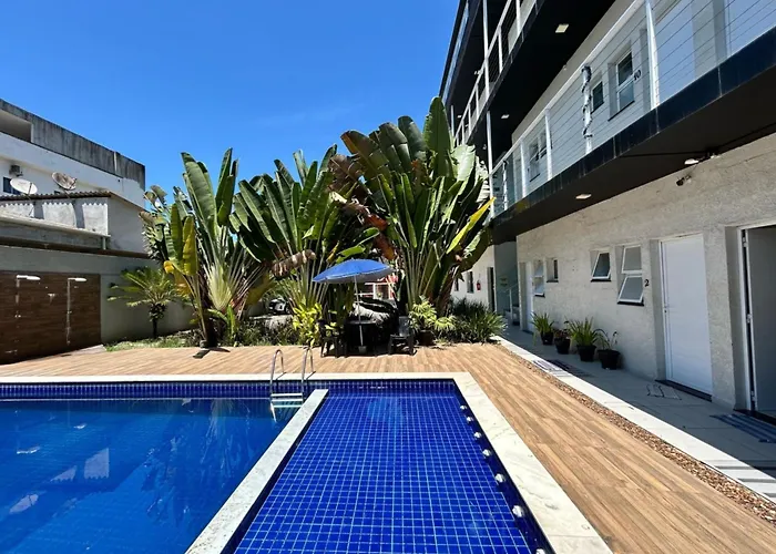Praia e Piscina em Ubatuba